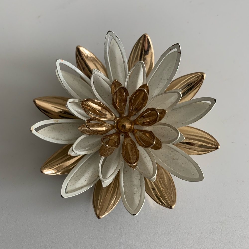 Sarah Coventry Jewelry Water Lily Brooch